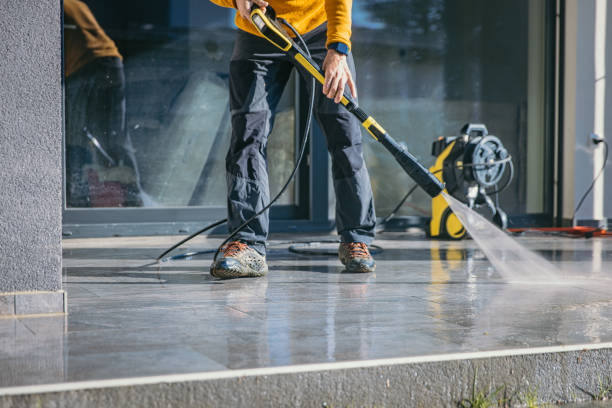 Best Pool Deck Cleaning  in De Kal, TX